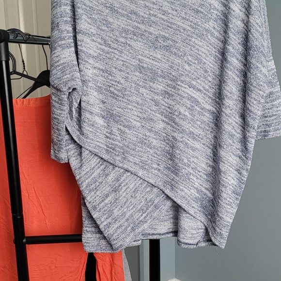 White House Black Market Top - Picture 1 of 3